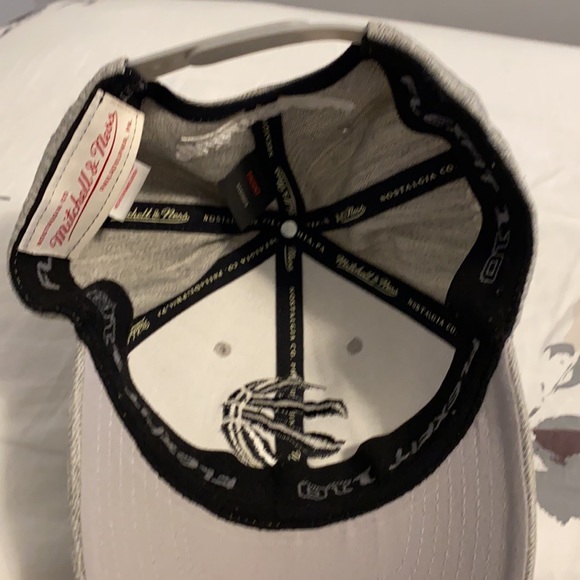 Mitchell and Ness Toronto Raptors cap - Picture 4 of 4
